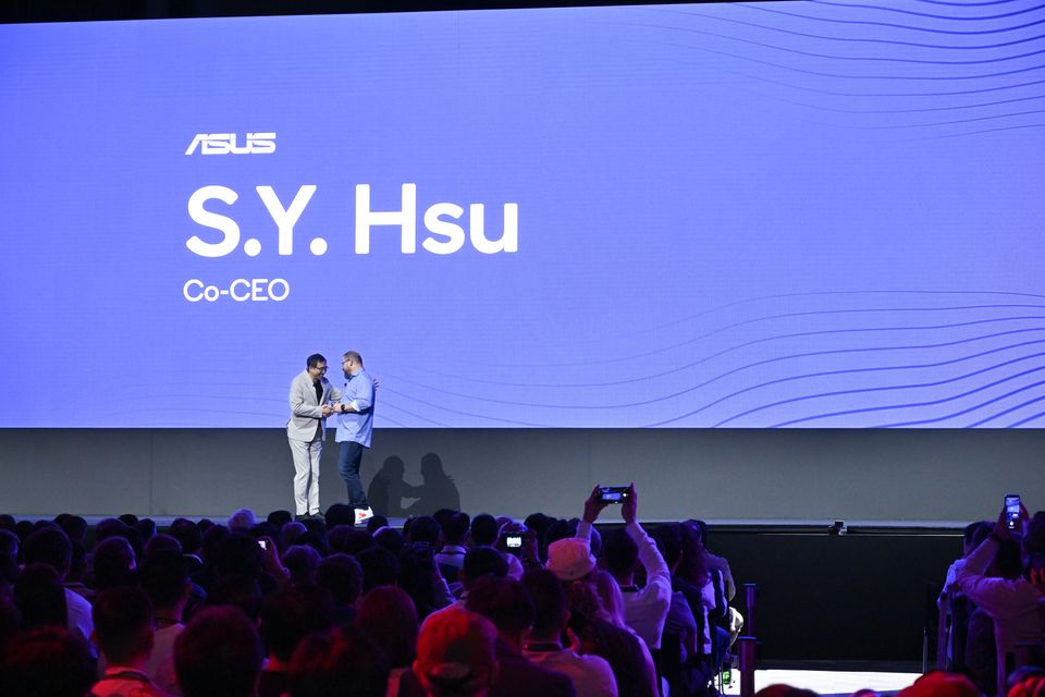 ASUS Co-CEO S.Y. Hsu is welcomed by Qualcomm CEO Cristiano Amon at the Qualcomm keynote during Computex.